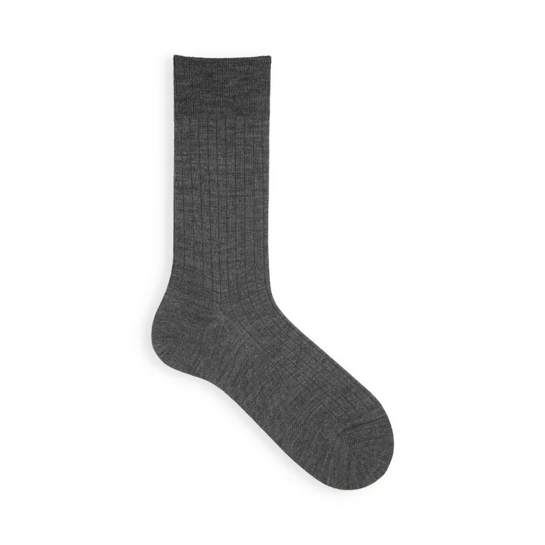 062142330 Merino Wool Ribbed Mid-Calf Socks L