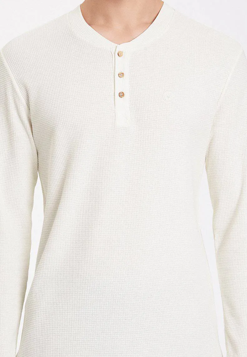 Beyaz Henley Yaka Pamuklu Regular Fit Waffle Kumaş Uzun Kollu Erkek T-Shirt ESSENTIALS LONG SLEEVE HENLEY
