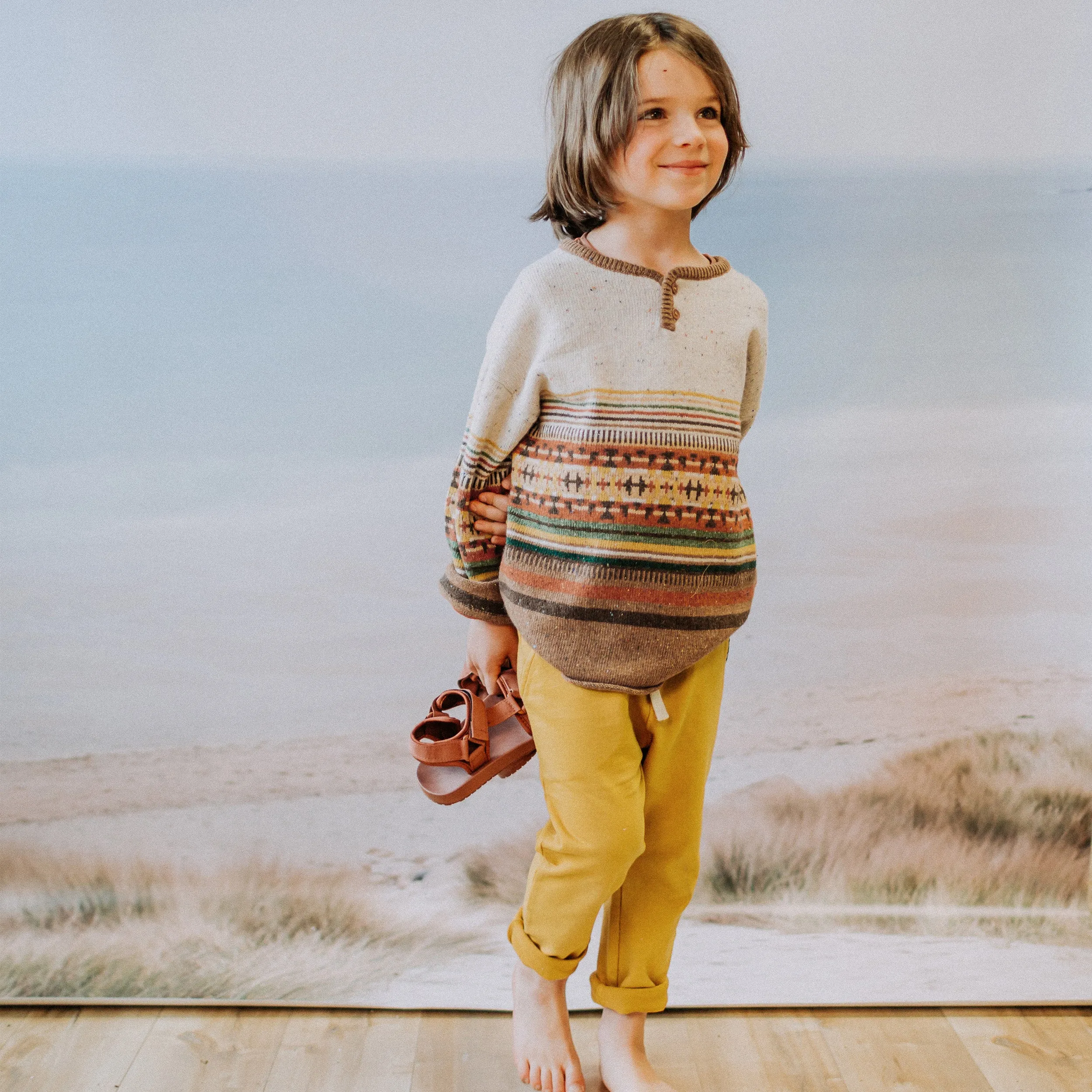 Chandail de maille brun ligné, enfant || Brown striped crewneck in knitwear, child
