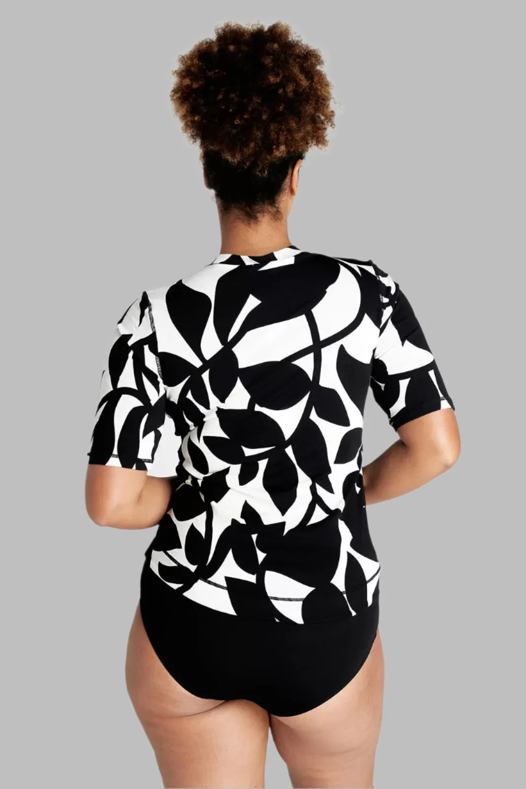 Genevieve Swimwear Chlorine Resistant Foliage Zip Front 3/4 Sleeve Rash Top