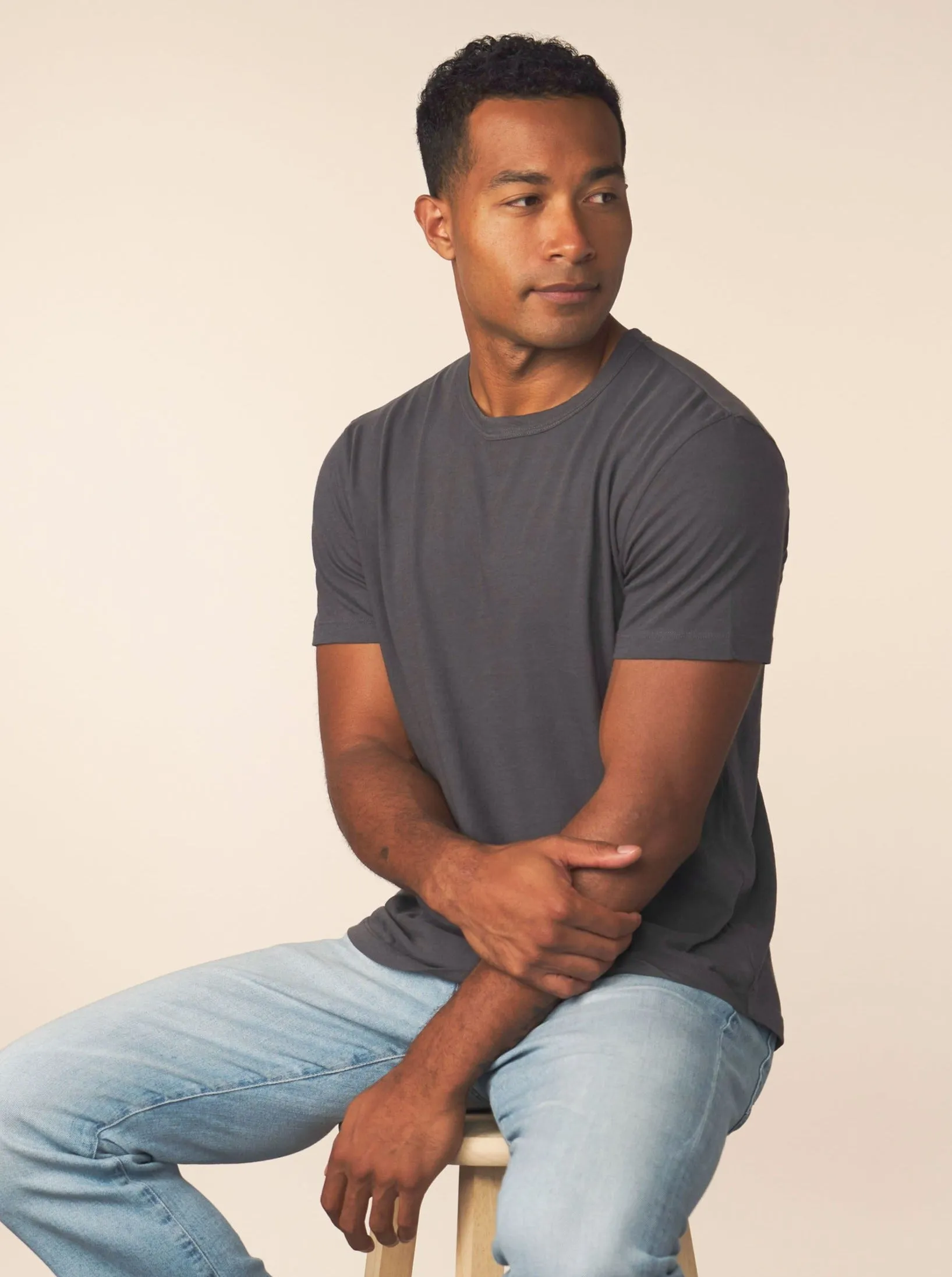 men’s cotton cashmere tee - carbon