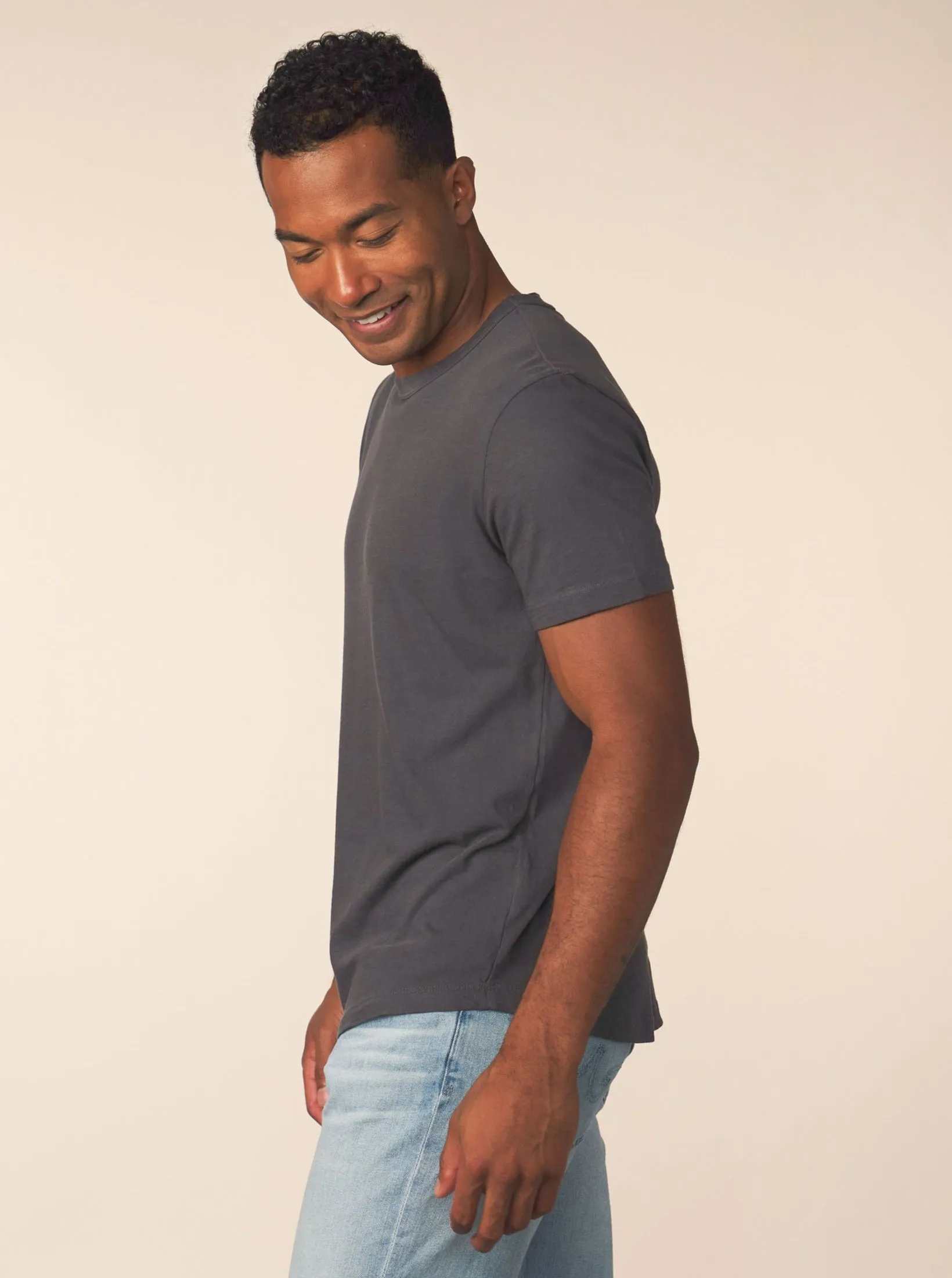 men’s cotton cashmere tee - carbon