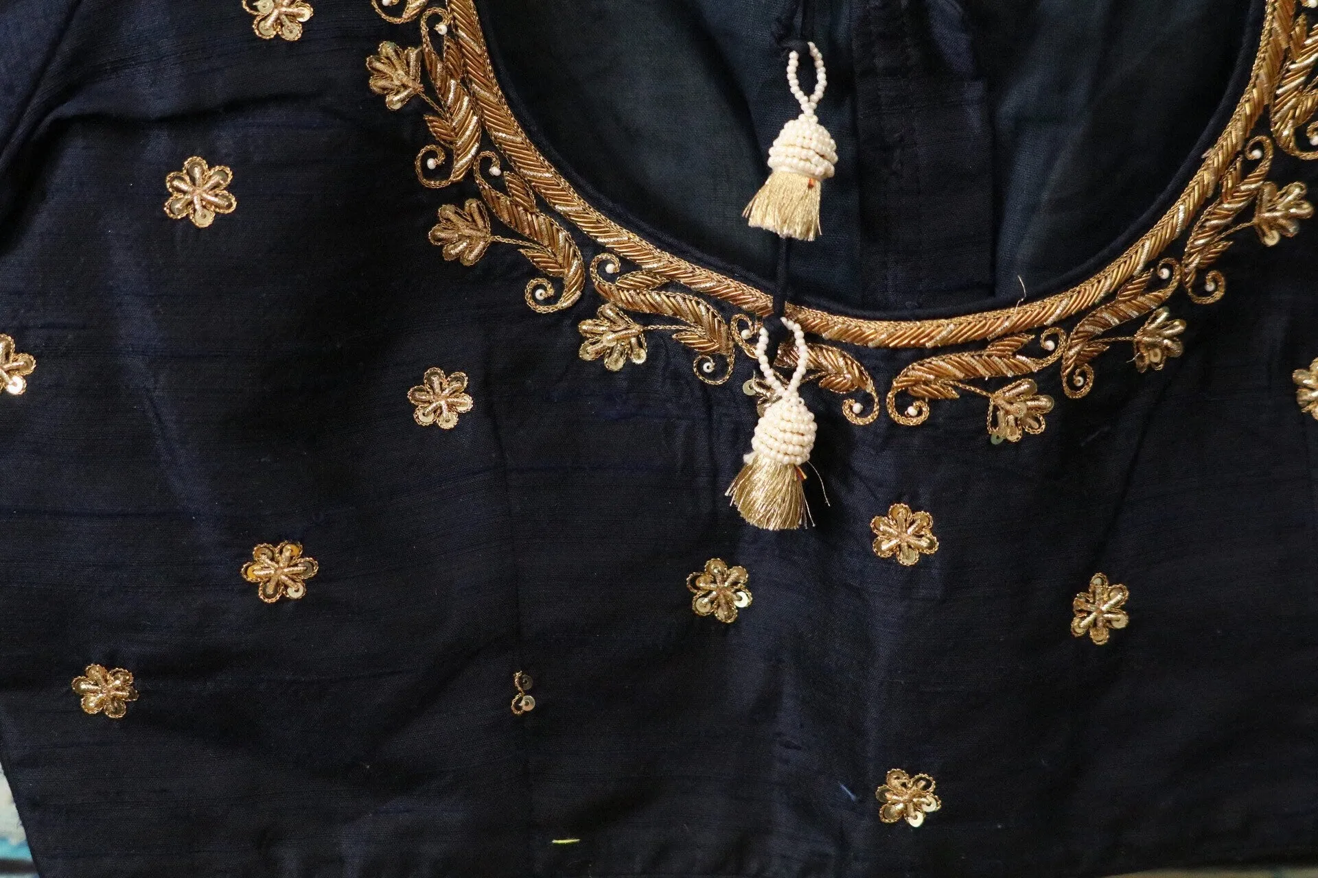 Saree Blouse indian,Latest indian blouse designs,saree blouse designs indian,saree stitched blouse,ruffle blouse,black Saree blouse