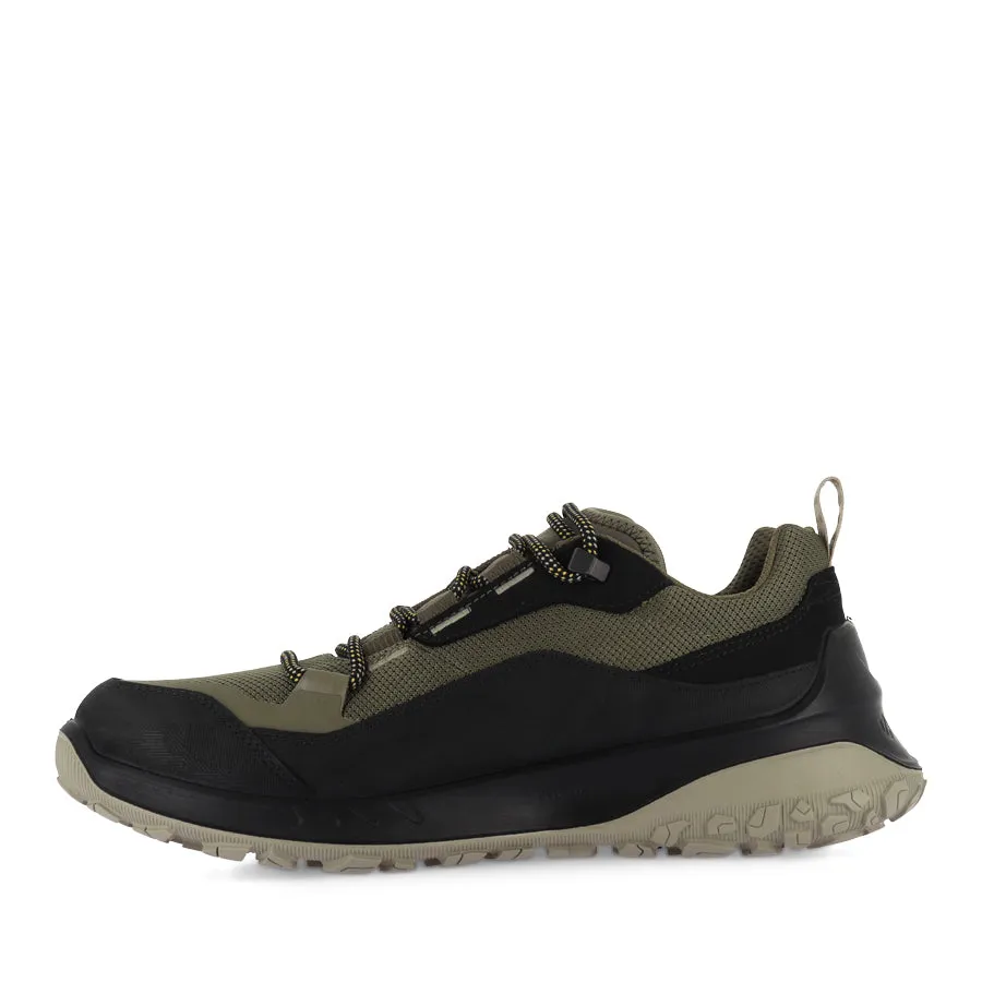 ULT-TRN LOW WP M 824254 - BLACK/TARMAC